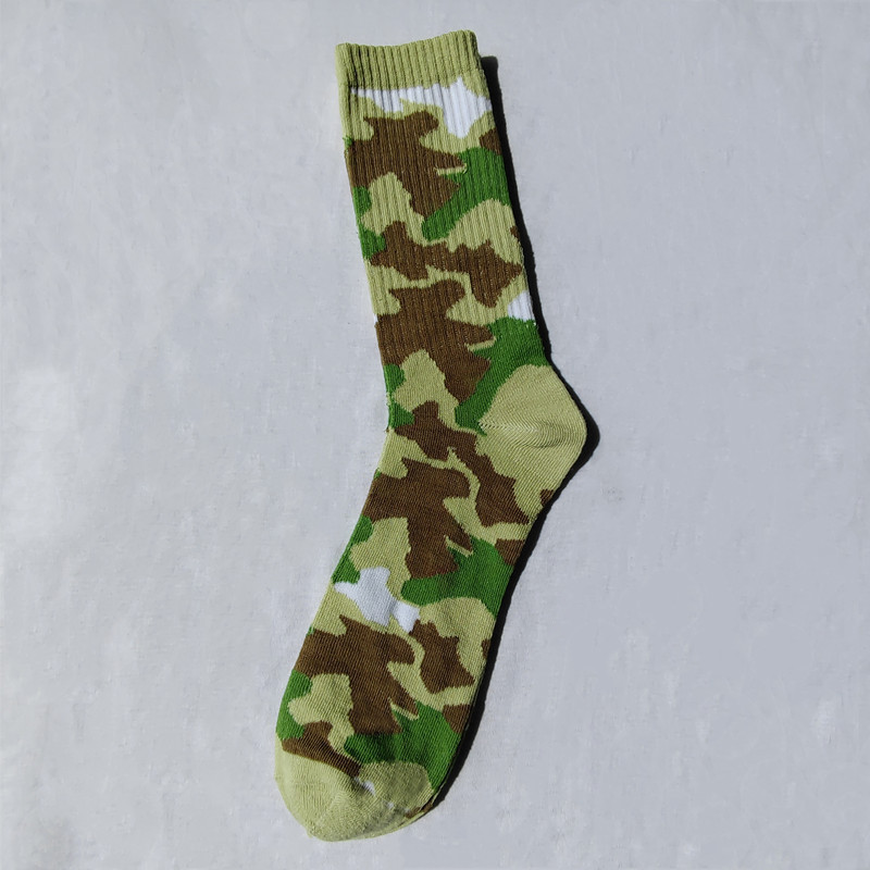 Autumn new men camouflage socks army green outdoor riding CS sports mid-tube socks sweat-absorbing breathable crew socks