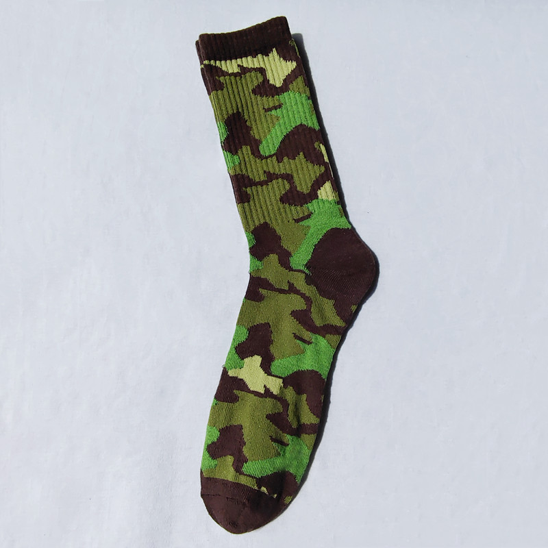 Autumn new men camouflage socks army green outdoor riding CS sports mid-tube socks sweat-absorbing breathable crew socks