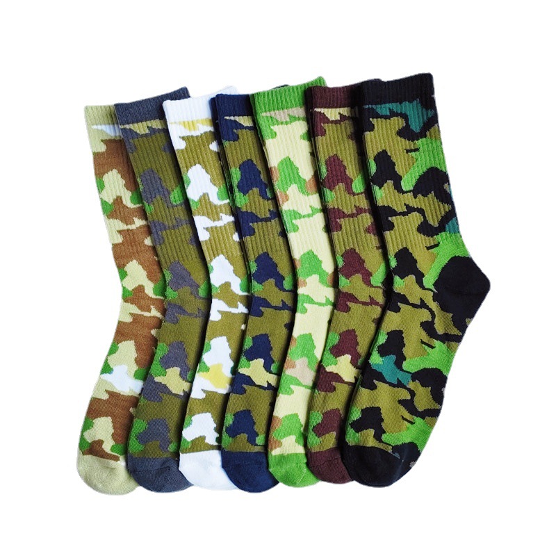 Autumn new men camouflage socks army green outdoor riding CS sports mid-tube socks sweat-absorbing breathable crew socks