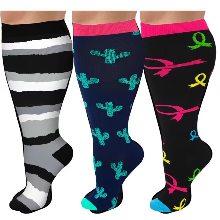 Wholesale knee height socks men geometric korean compressing socks