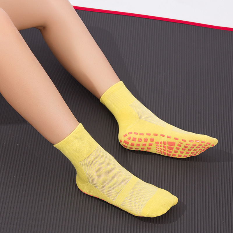 Custom yoga and pilates grip performance grip sole socks for men women